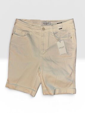 🤍✨ NWT Judy Blue Mid-Rise Stretch Shorts | White | M- MSRP $55